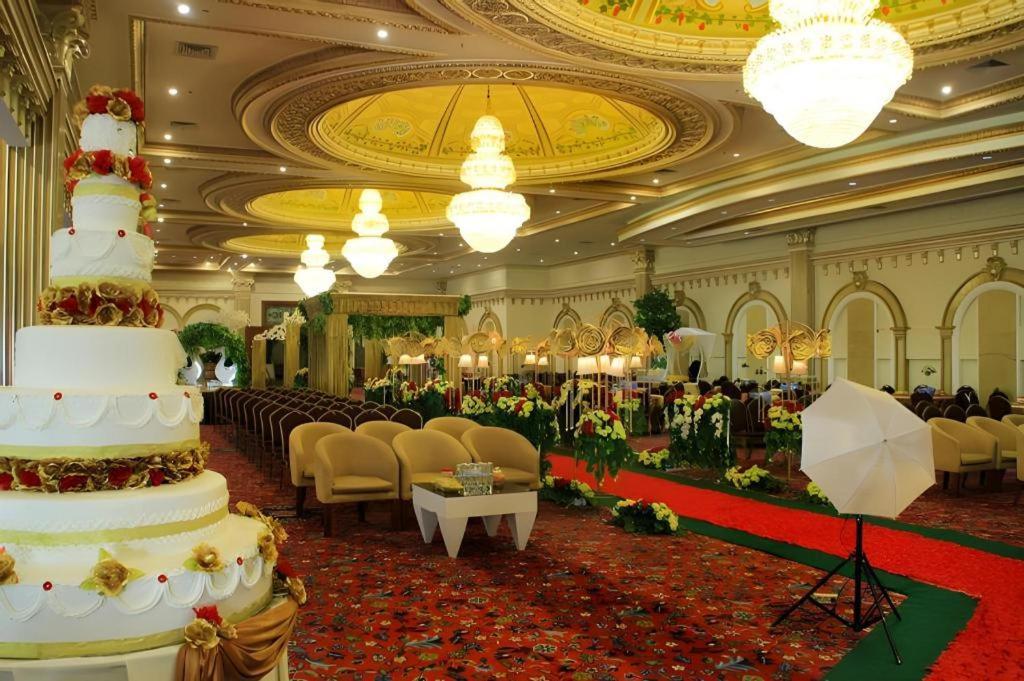 Grand Qin Hotel Banjarbaru Exterior foto