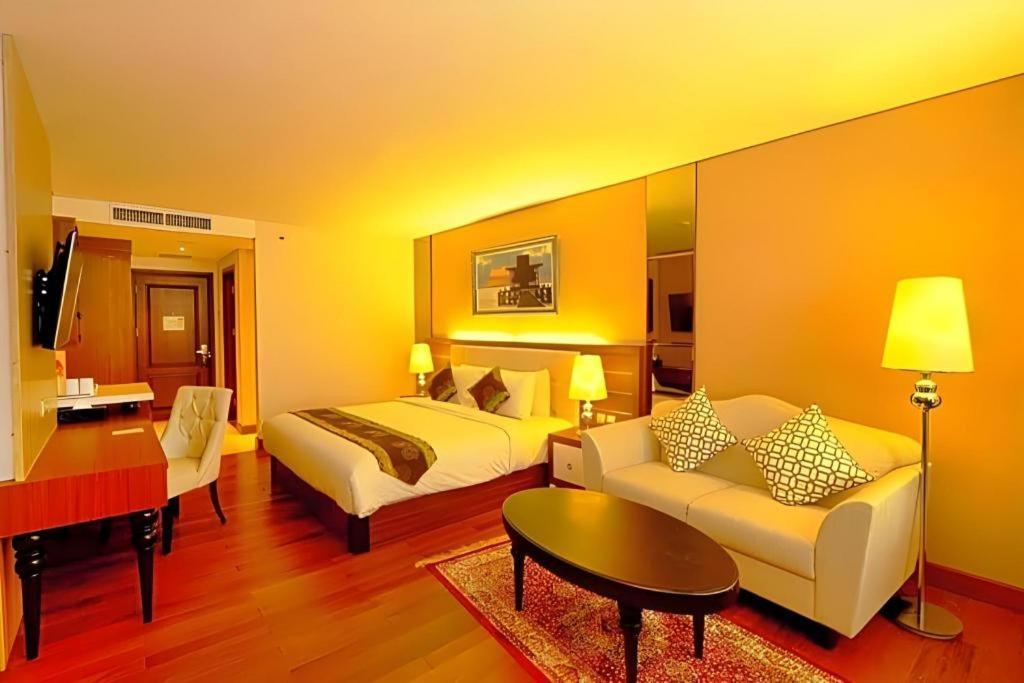 Grand Qin Hotel Banjarbaru Exterior foto